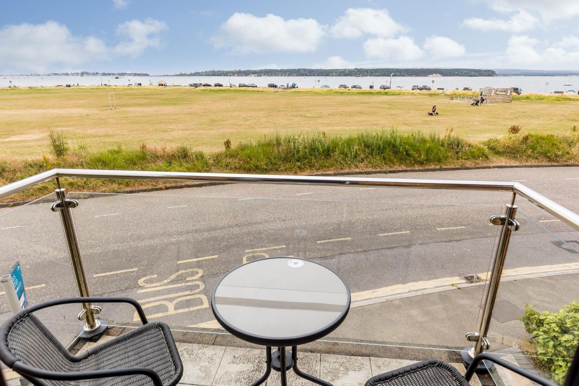 Villa Trade Winds Poole Exterior foto